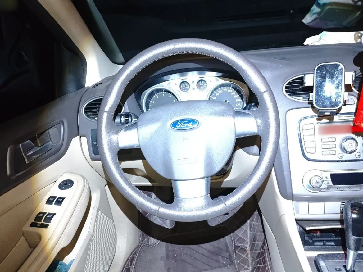 2013 Ford Focus 1.8L 124HP L4 4AT,autocango,china used car exporter,china ev exporter,chinese used car exporter,chinese used ev exporter