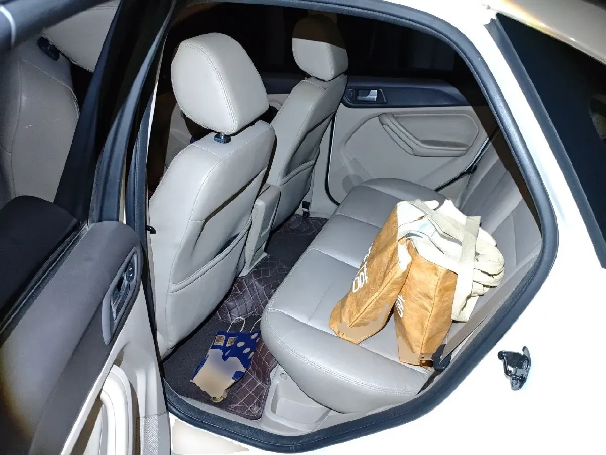 2013 Ford Focus 1.8L 124HP L4 4AT,autocango,china used car exporter,china ev exporter,chinese used car exporter,chinese used ev exporter