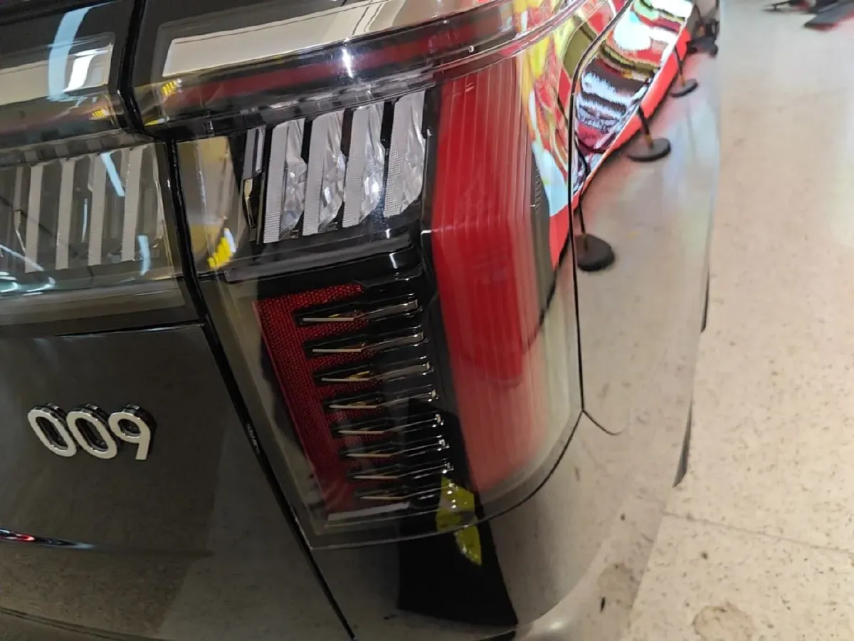 2024 Zeekr 009 BEV 108KWH,autocango,china used car exporter,china ev exporter,chinese used car exporter,chinese used ev exporter