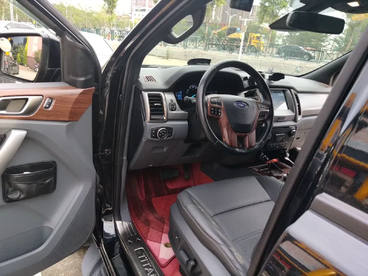 2017 Ford Everest 2.0T 245HP L4 6AT,autocango,china used car exporter,china ev exporter,chinese used car exporter,chinese used ev exporter