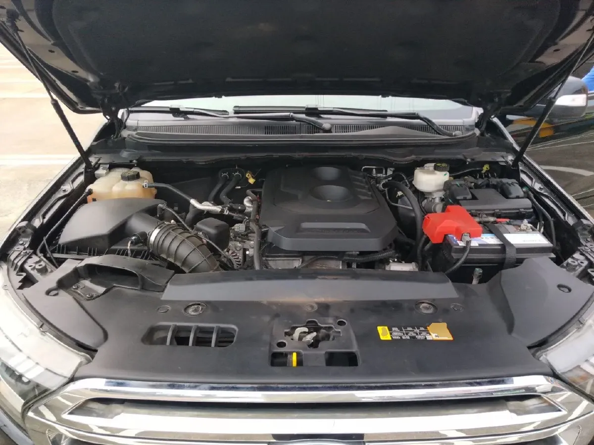 2017 Ford Everest 2.0T 245HP L4 6AT,autocango,china used car exporter,china ev exporter,chinese used car exporter,chinese used ev exporter