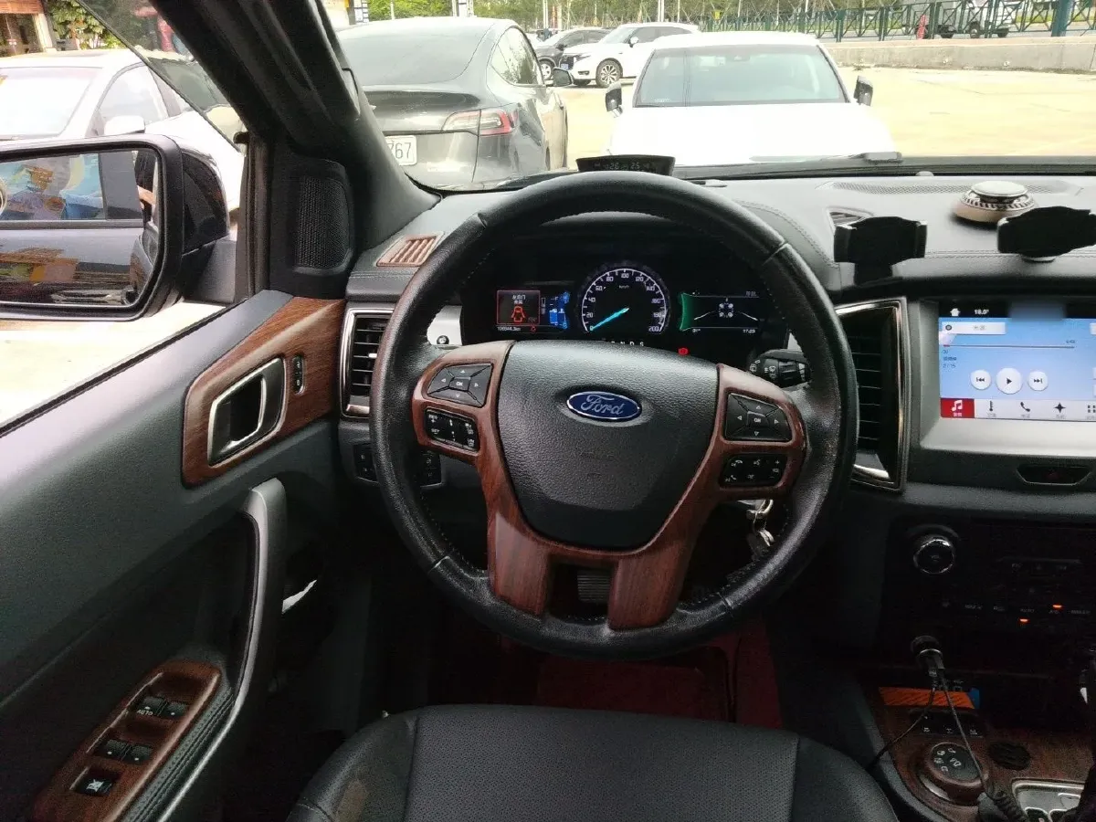 2017 Ford Everest 2.0T 245HP L4 6AT,autocango,china used car exporter,china ev exporter,chinese used car exporter,chinese used ev exporter