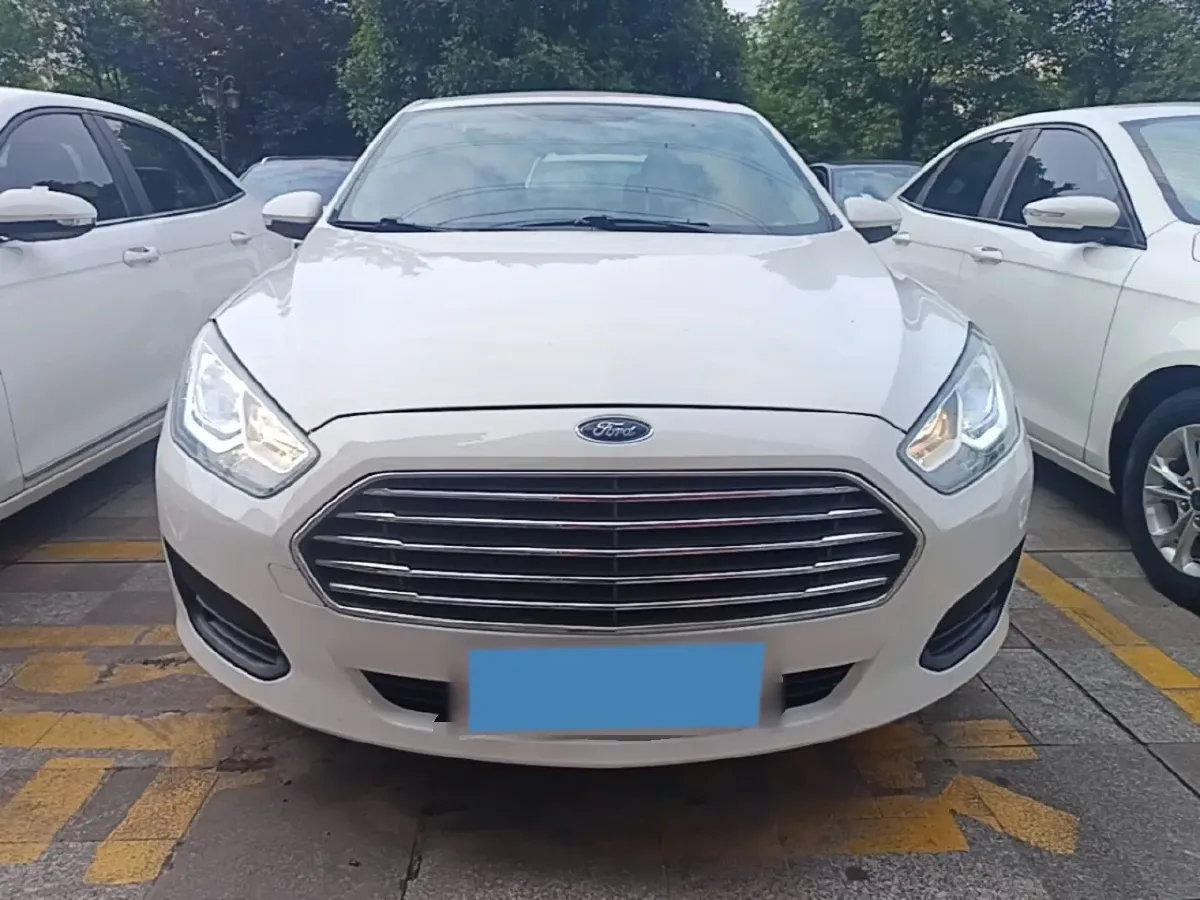 2019 Ford Escort 1.5L 122HP L3 6AT,autocango,china used car exporter,china ev exporter,chinese used car exporter,chinese used ev exporter