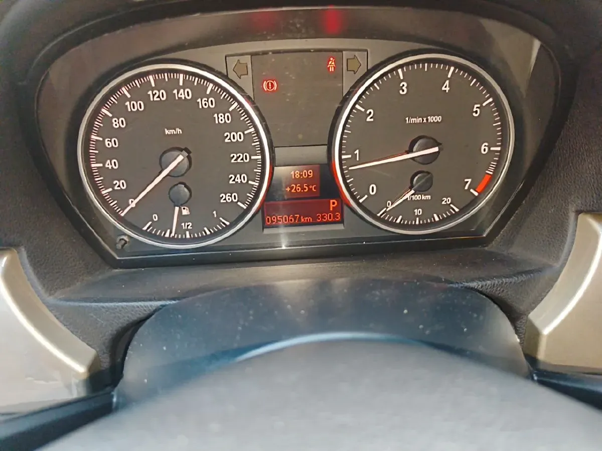 2011 BMW 3 Series 2.0L 152HP L4 6AT,autocango,china used car exporter,china ev exporter,chinese used car exporter,chinese used ev exporter