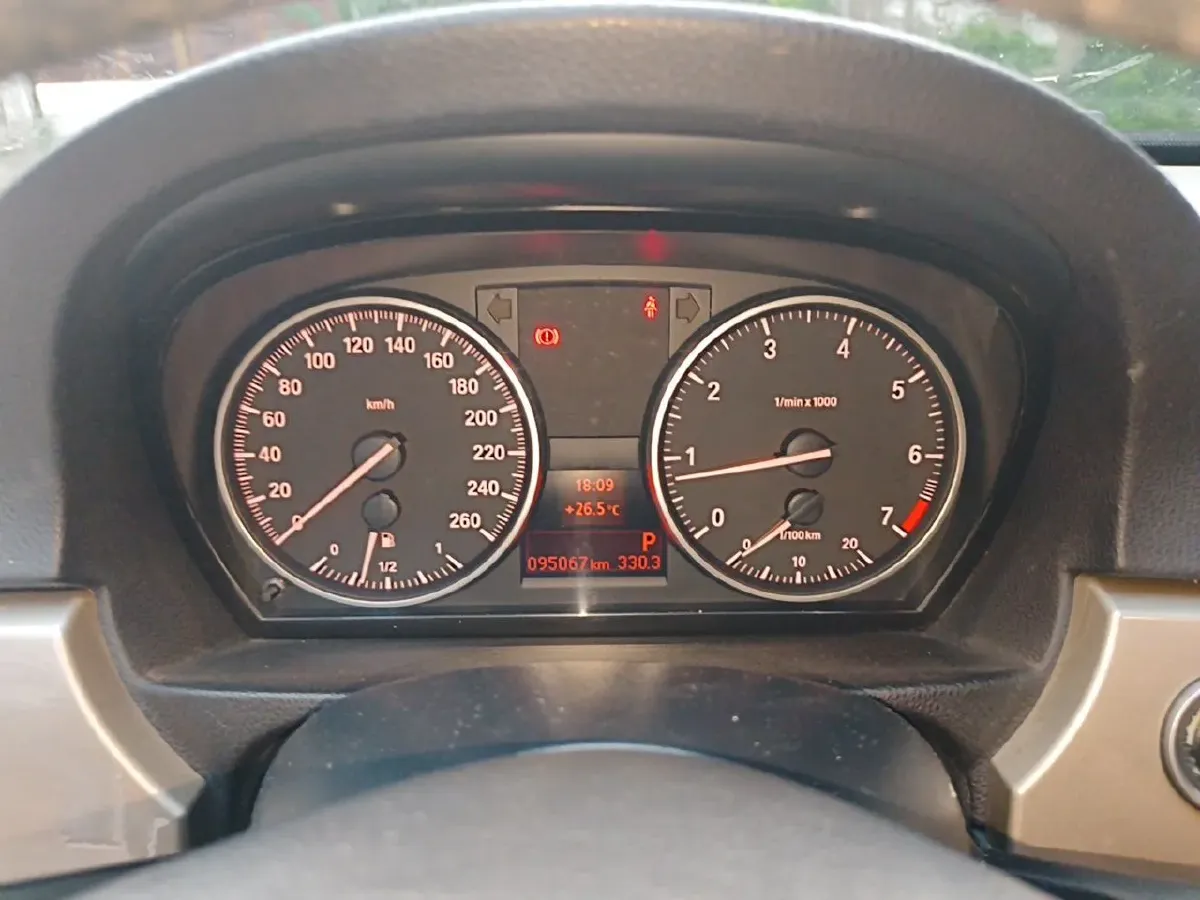 2011 BMW 3 Series 2.0L 152HP L4 6AT,autocango,china used car exporter,china ev exporter,chinese used car exporter,chinese used ev exporter