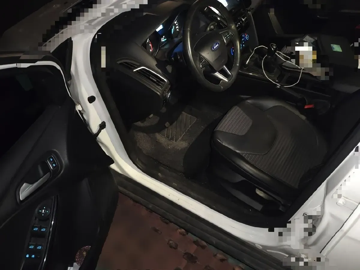2017 Ford Focus 1.6L 125HP L4 5MT,autocango,china used car exporter,china ev exporter,chinese used car exporter,chinese used ev exporter