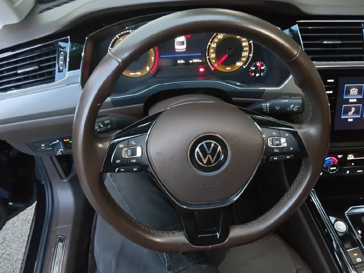 2021 Volkswagen Phideon 2.0T 224HP L4 7DCT,autocango,china used car exporter,china ev exporter,chinese used car exporter,chinese used ev exporter