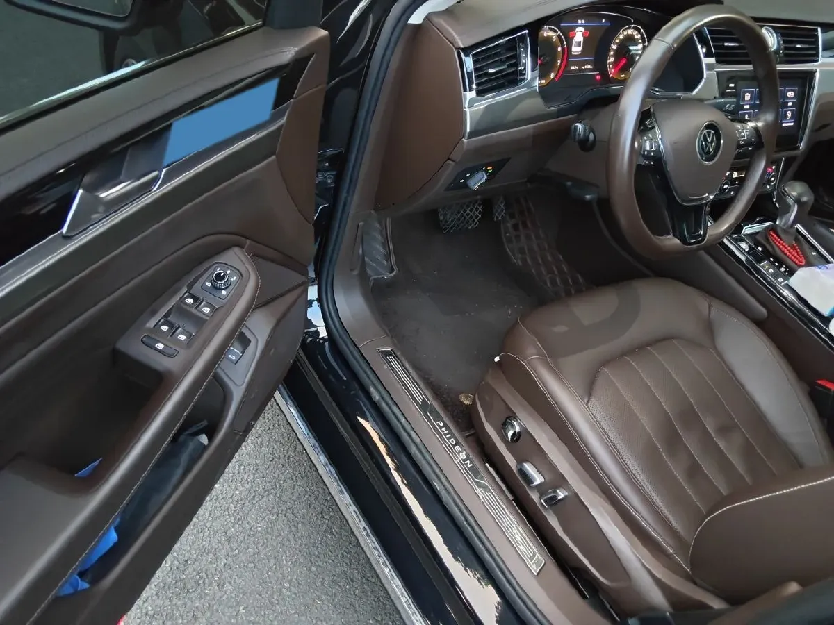 2021 Volkswagen Phideon 2.0T 224HP L4 7DCT,autocango,china used car exporter,china ev exporter,chinese used car exporter,chinese used ev exporter