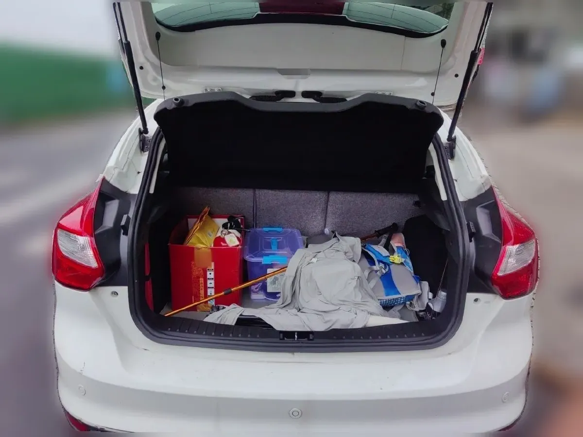 2012 Ford Focus 1.6L 125HP L4 6DCT,autocango,china used car exporter,china ev exporter,chinese used car exporter,chinese used ev exporter