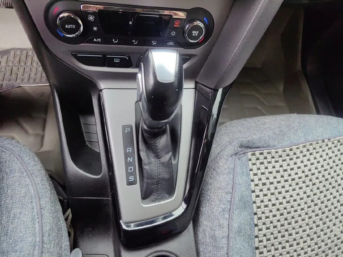 2012 Ford Focus 1.6L 125HP L4 6DCT,autocango,china used car exporter,china ev exporter,chinese used car exporter,chinese used ev exporter