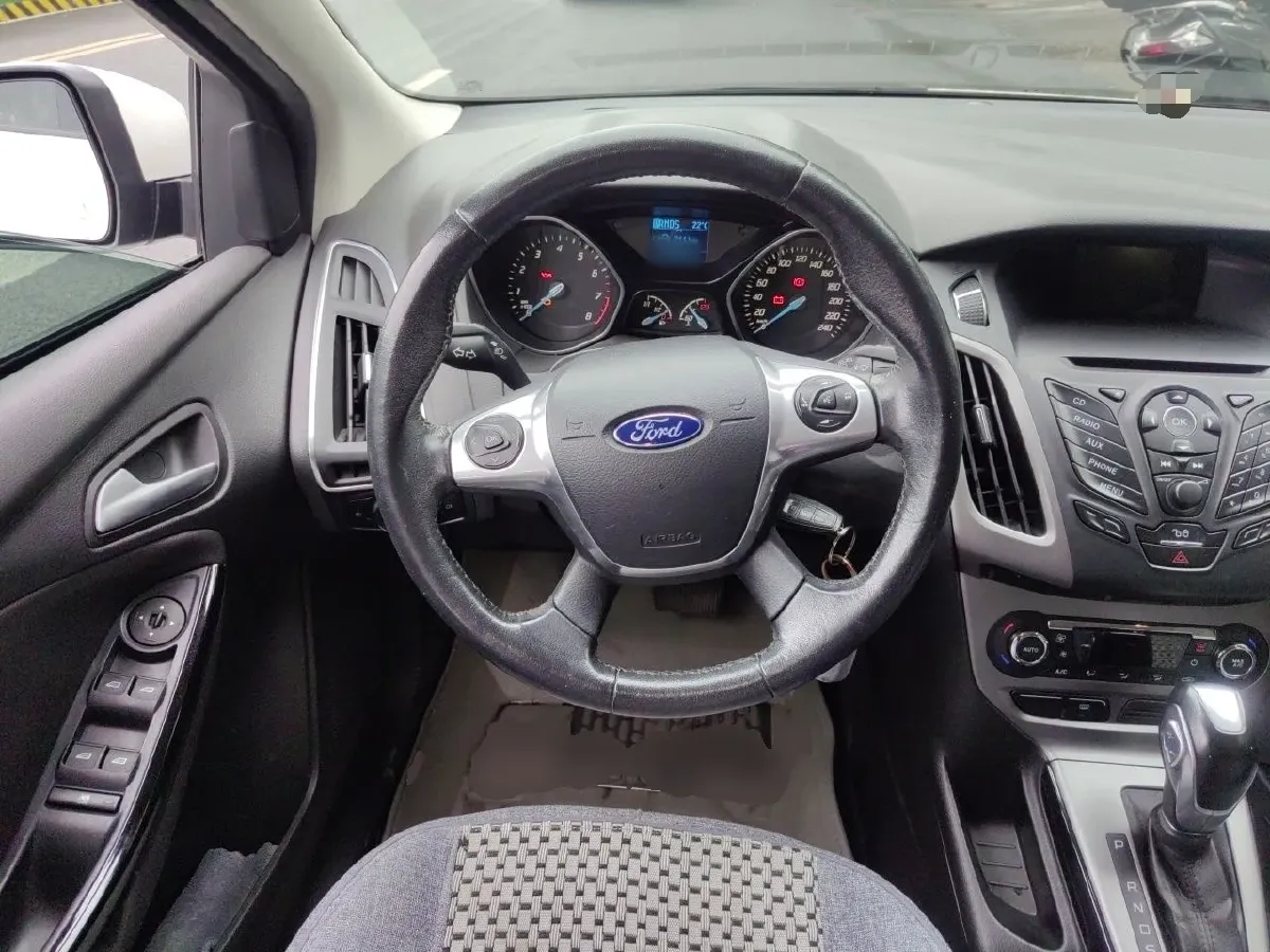 2012 Ford Focus 1.6L 125HP L4 6DCT,autocango,china used car exporter,china ev exporter,chinese used car exporter,chinese used ev exporter