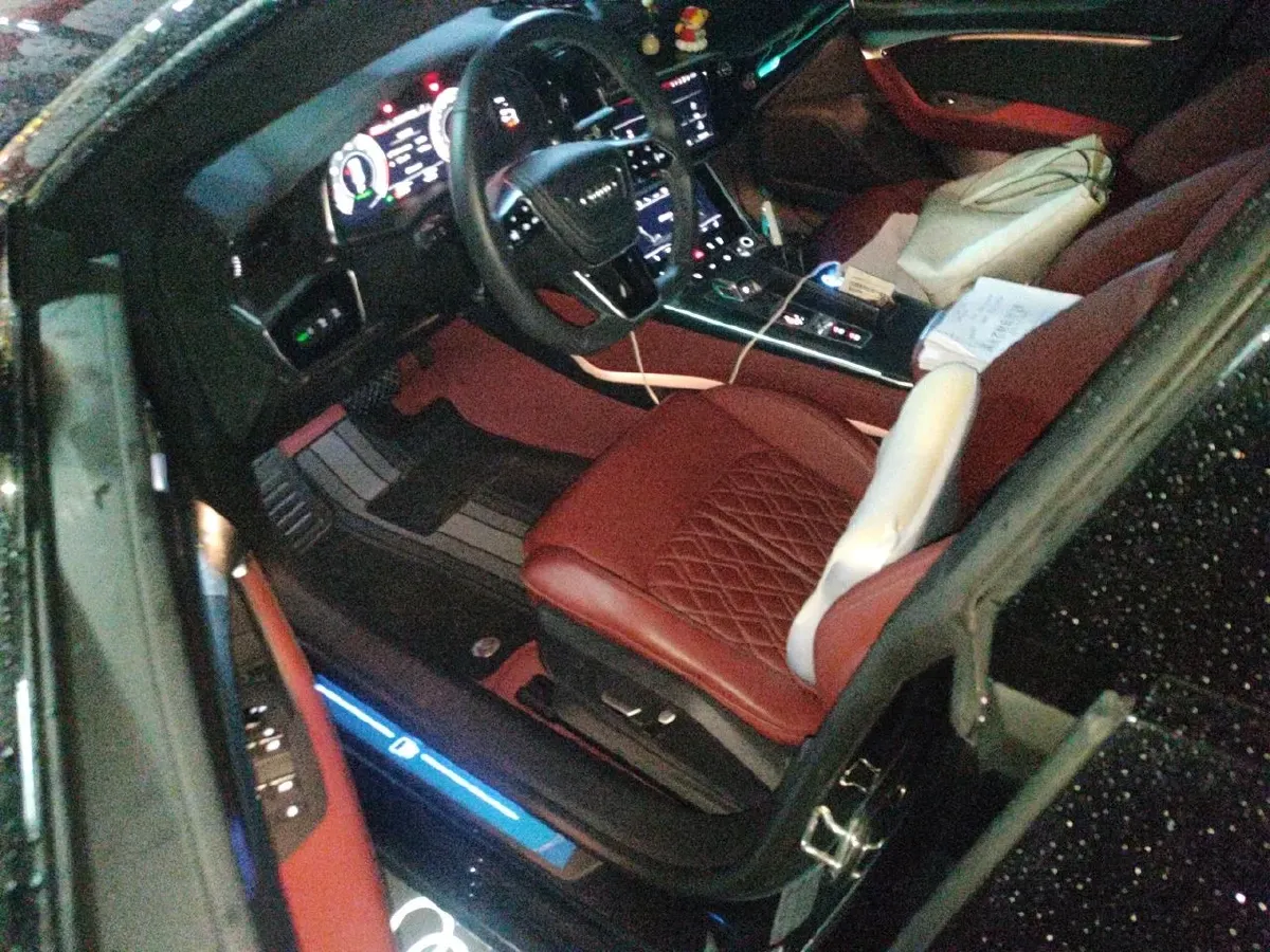 2024 Audi A7L 2.0T 245HP L4 7DCT,autocango,china used car exporter,china ev exporter,chinese used car exporter,chinese used ev exporter