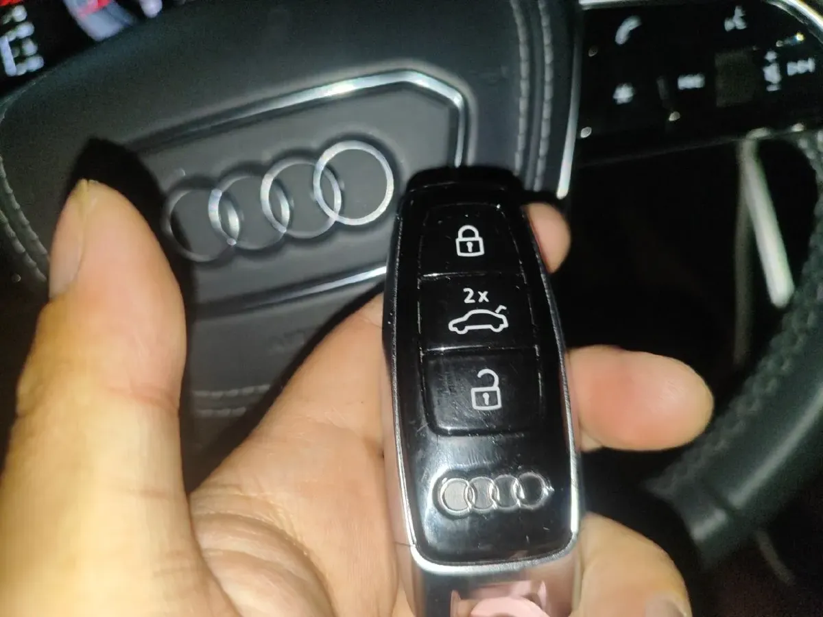 2024 Audi A7L 2.0T 245HP L4 7DCT,autocango,china used car exporter,china ev exporter,chinese used car exporter,chinese used ev exporter