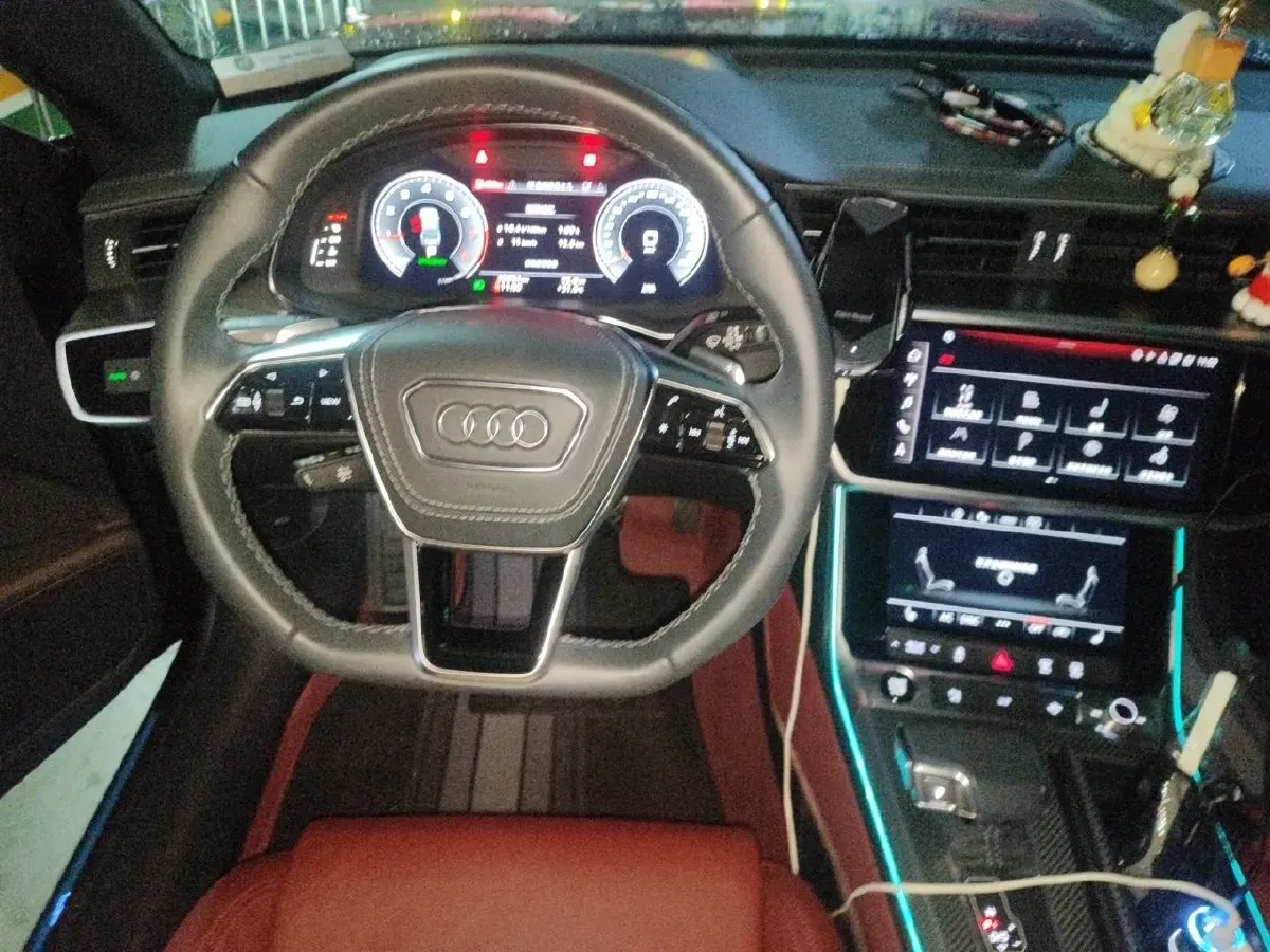 2024 Audi A7L 2.0T 245HP L4 7DCT,autocango,china used car exporter,china ev exporter,chinese used car exporter,chinese used ev exporter