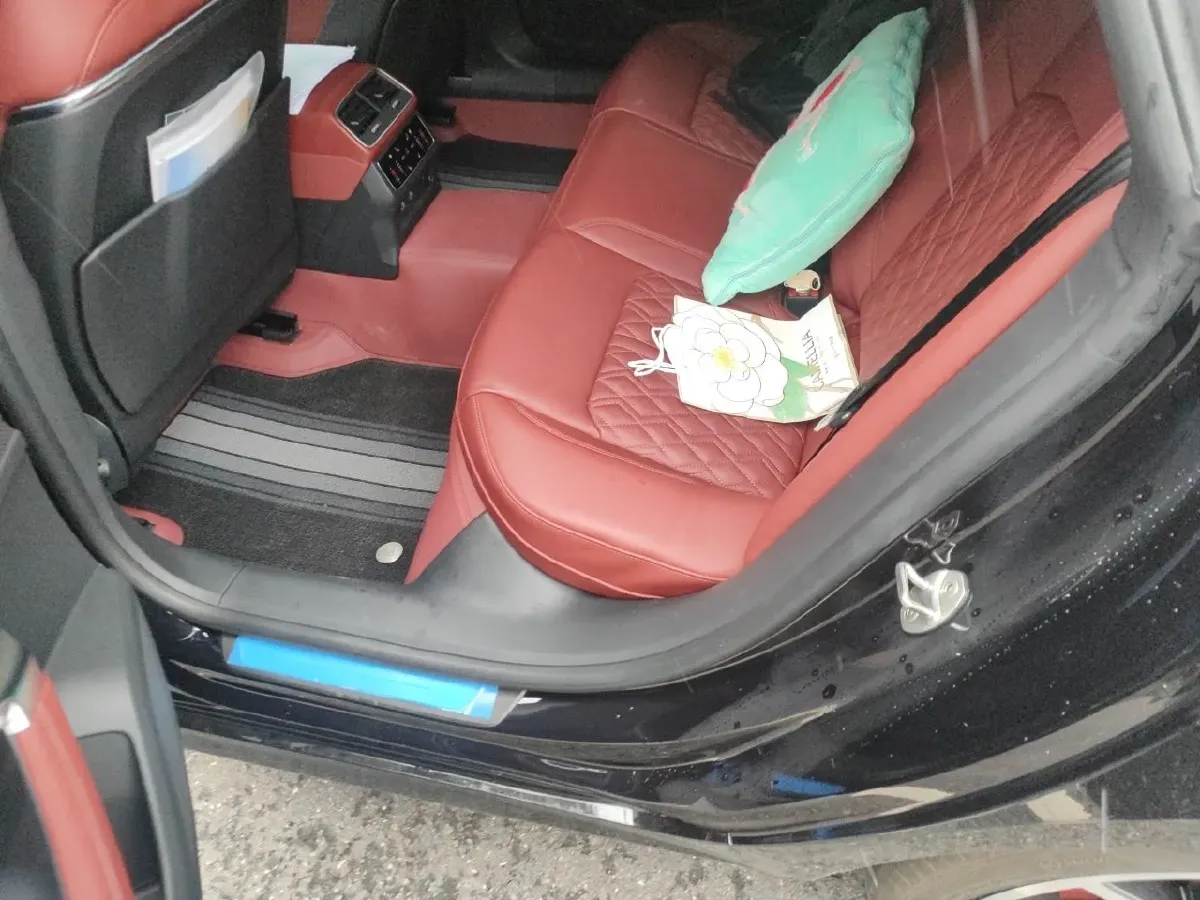 2024 Audi A7L 2.0T 245HP L4 7DCT,autocango,china used car exporter,china ev exporter,chinese used car exporter,chinese used ev exporter