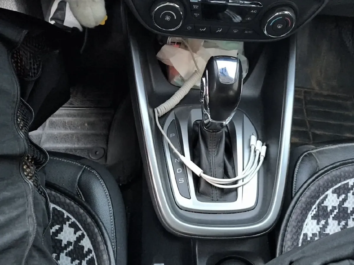 2015 Ford Escort 1.5L 113HP L4 6AT,autocango,china used car exporter,china ev exporter,chinese used car exporter,chinese used ev exporter