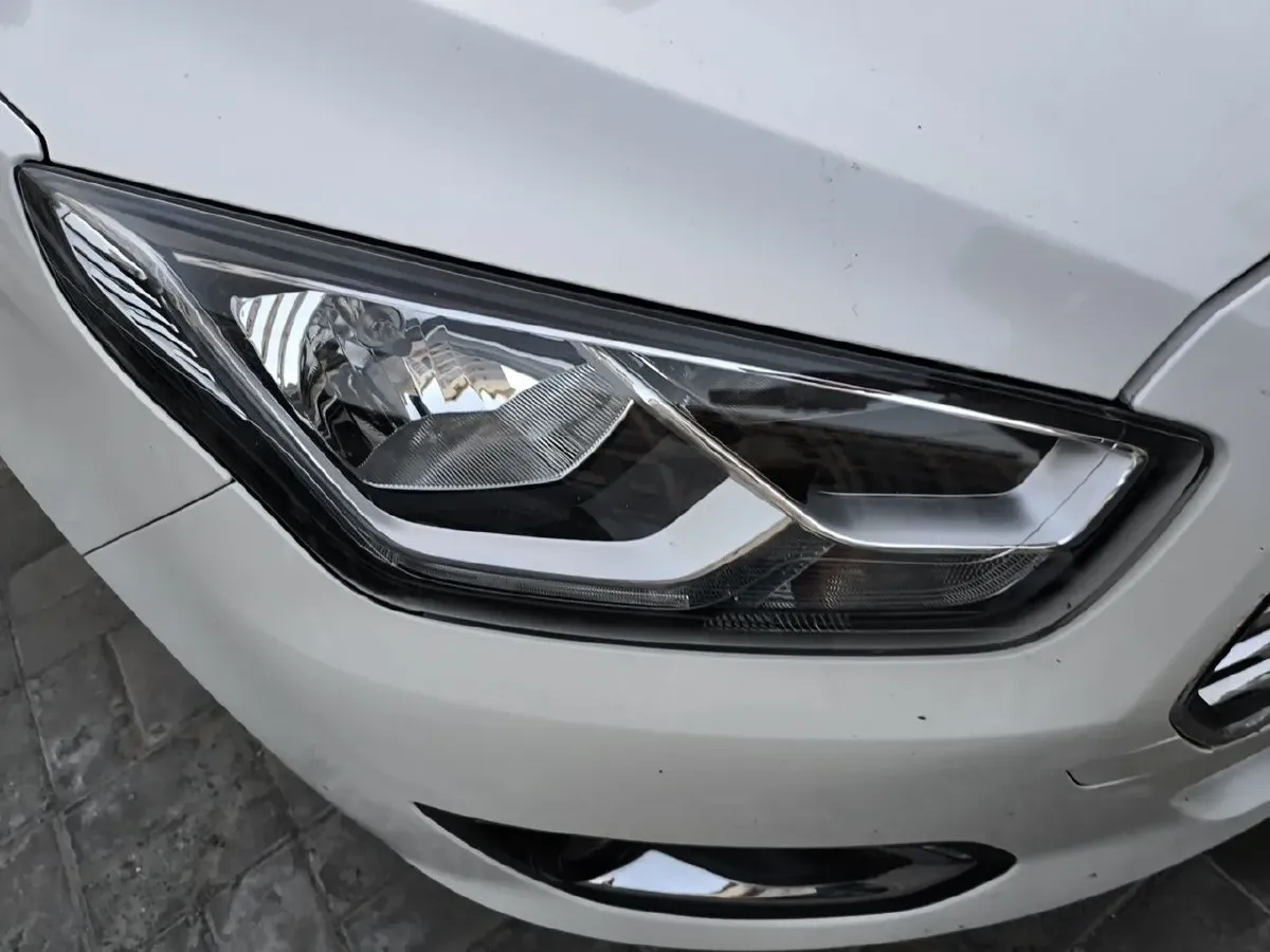 2015 Ford Escort 1.5L 113HP L4 6AT,autocango,china used car exporter,china ev exporter,chinese used car exporter,chinese used ev exporter