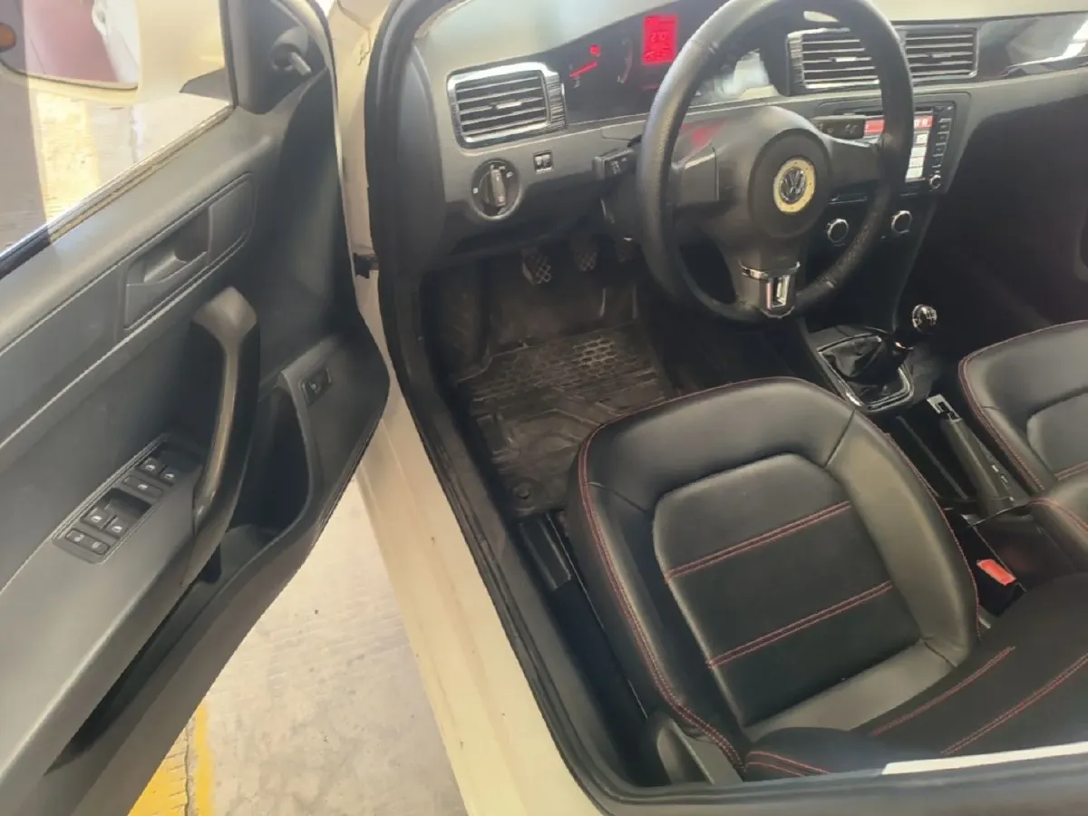 2015 Volkswagen Santana 1.4L 90HP L4 5MT,autocango,china used car exporter,china ev exporter,chinese used car exporter,chinese used ev exporter