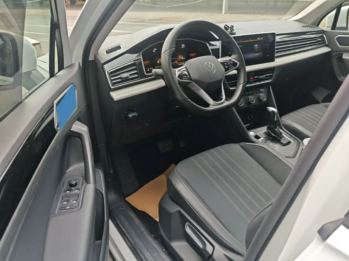 2023 Volkswagen Tiguan L 2.0T 186HP L4 7DCT,autocango,china used car exporter,china ev exporter,chinese used car exporter,chinese used ev exporter