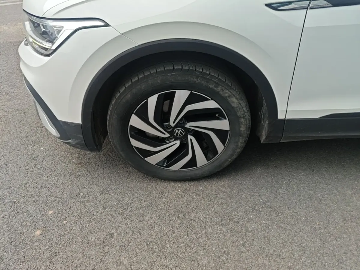 2023 Volkswagen Tiguan L 2.0T 186HP L4 7DCT,autocango,china used car exporter,china ev exporter,chinese used car exporter,chinese used ev exporter