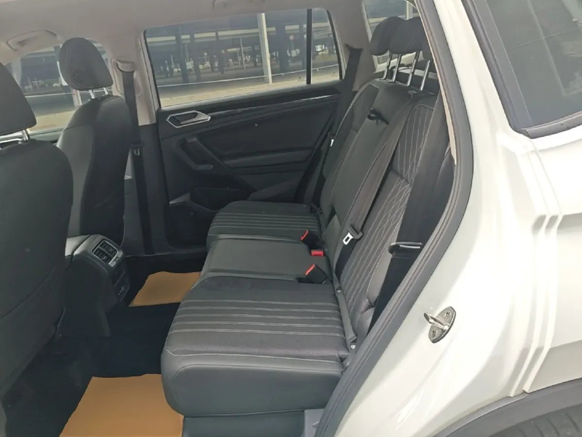 2023 Volkswagen Tiguan L 2.0T 186HP L4 7DCT,autocango,china used car exporter,china ev exporter,chinese used car exporter,chinese used ev exporter