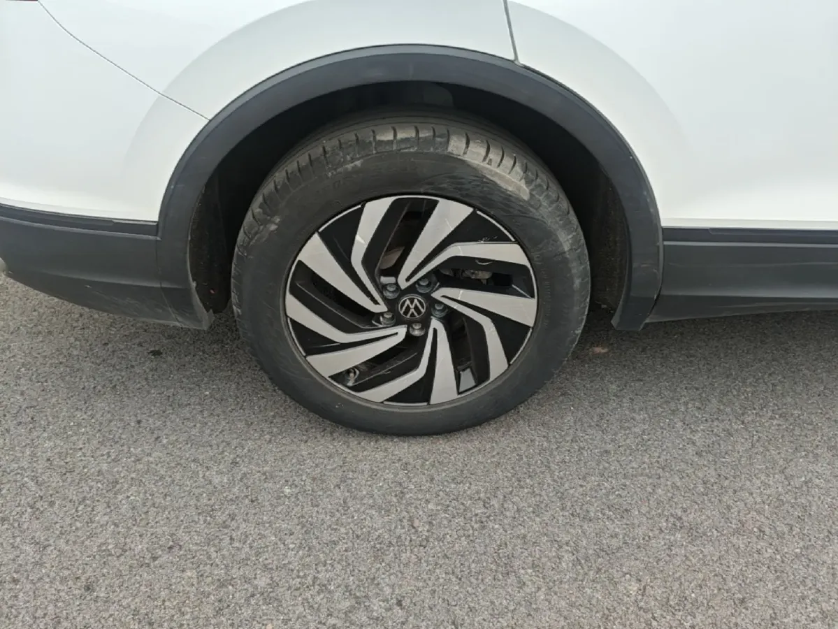 2023 Volkswagen Tiguan L 2.0T 186HP L4 7DCT,autocango,china used car exporter,china ev exporter,chinese used car exporter,chinese used ev exporter