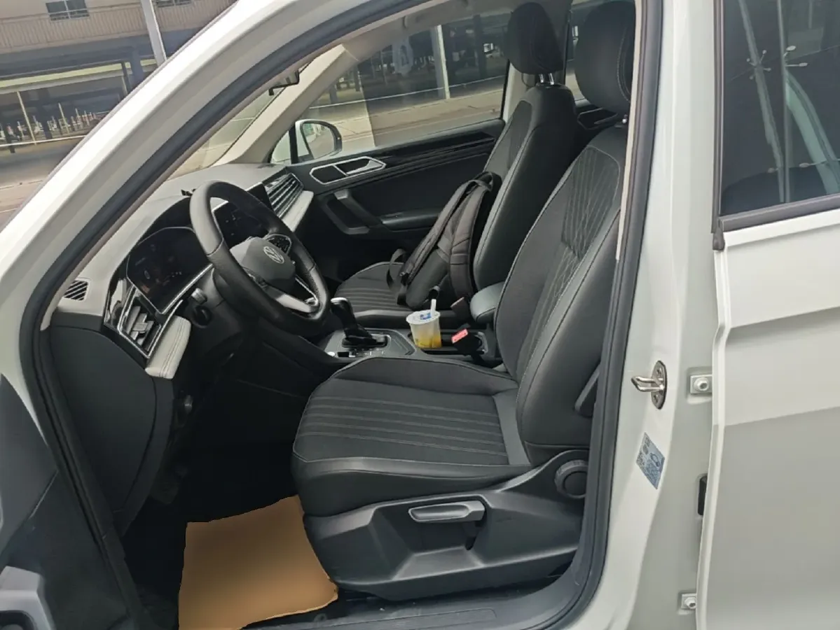 2023 Volkswagen Tiguan L 2.0T 186HP L4 7DCT,autocango,china used car exporter,china ev exporter,chinese used car exporter,chinese used ev exporter