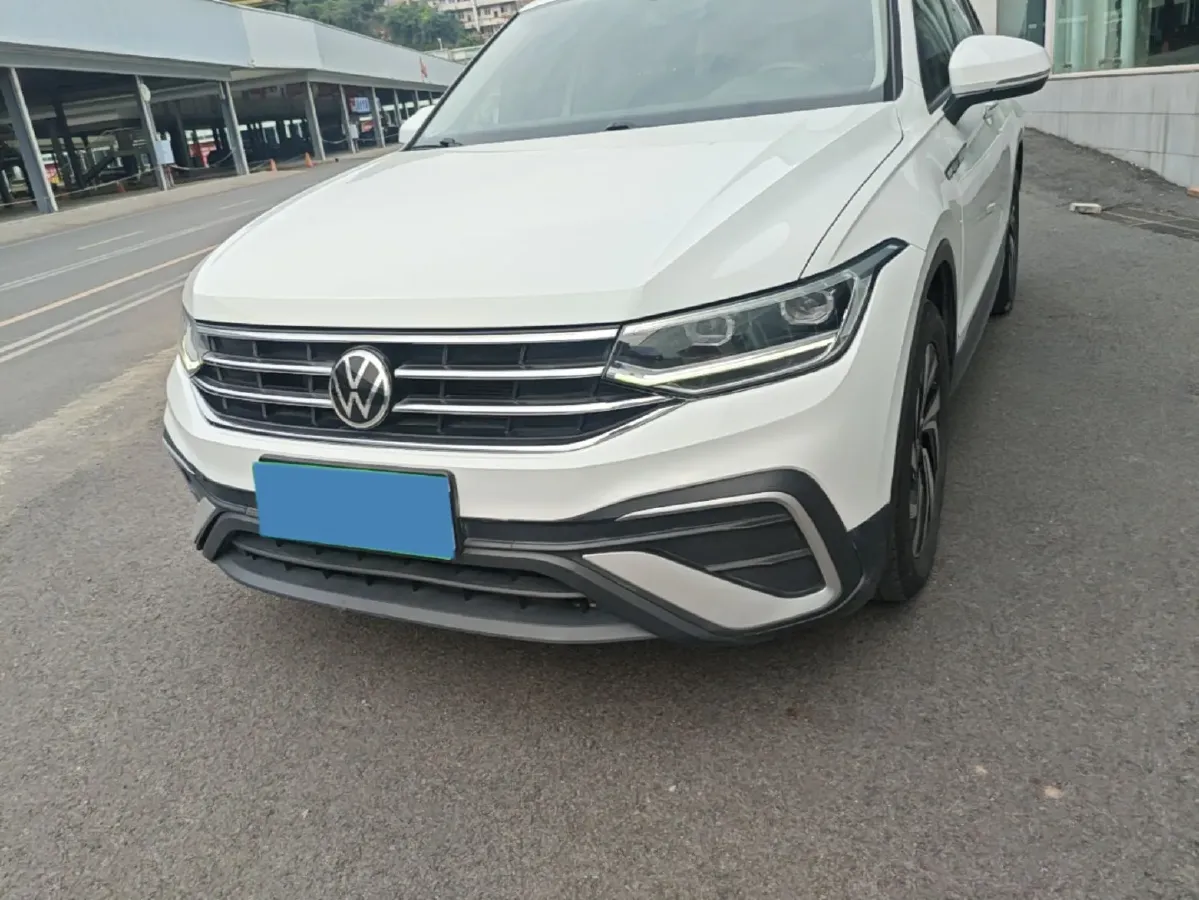 2023 Volkswagen Tiguan L 2.0T 186HP L4 7DCT,autocango,china used car exporter,china ev exporter,chinese used car exporter,chinese used ev exporter