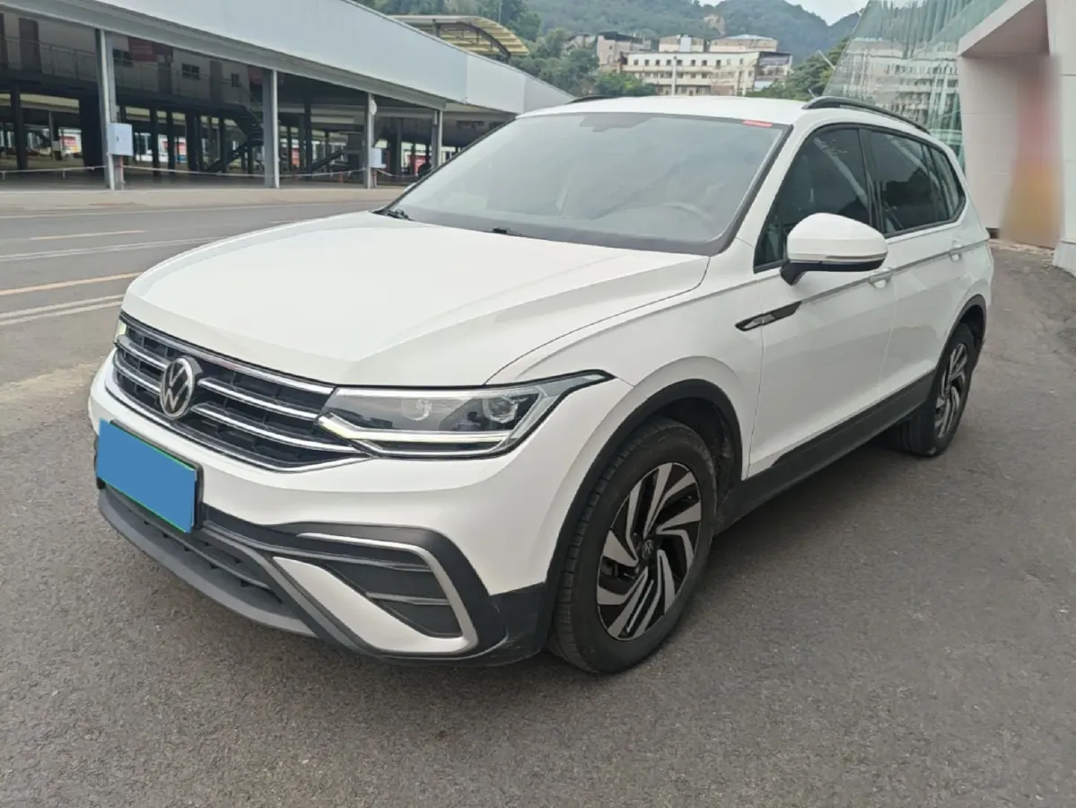 2023 Volkswagen Tiguan L 2.0T 186HP L4 7DCT,autocango,china used car exporter,china ev exporter,chinese used car exporter,chinese used ev exporter