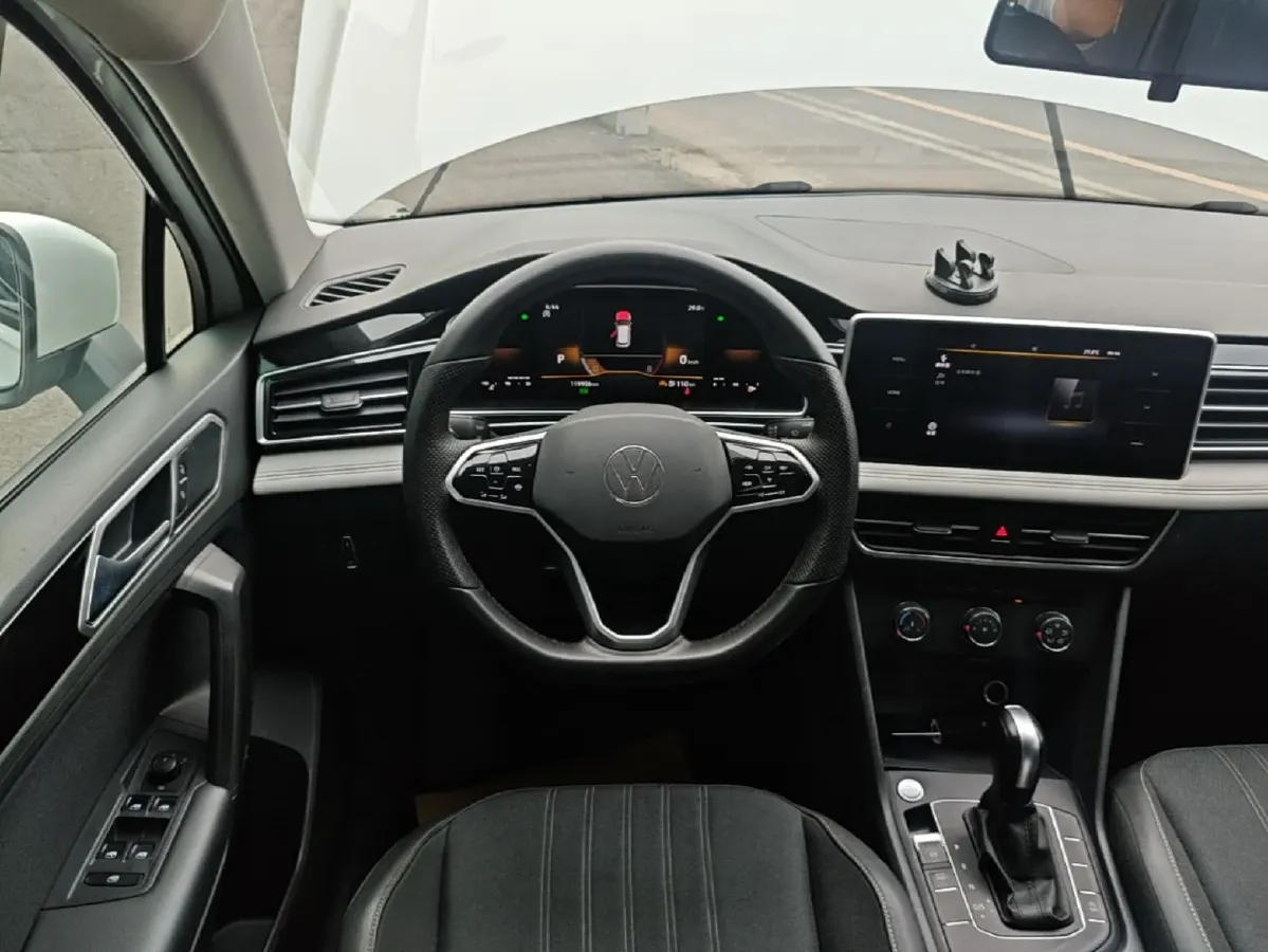 2023 Volkswagen Tiguan L 2.0T 186HP L4 7DCT,autocango,china used car exporter,china ev exporter,chinese used car exporter,chinese used ev exporter