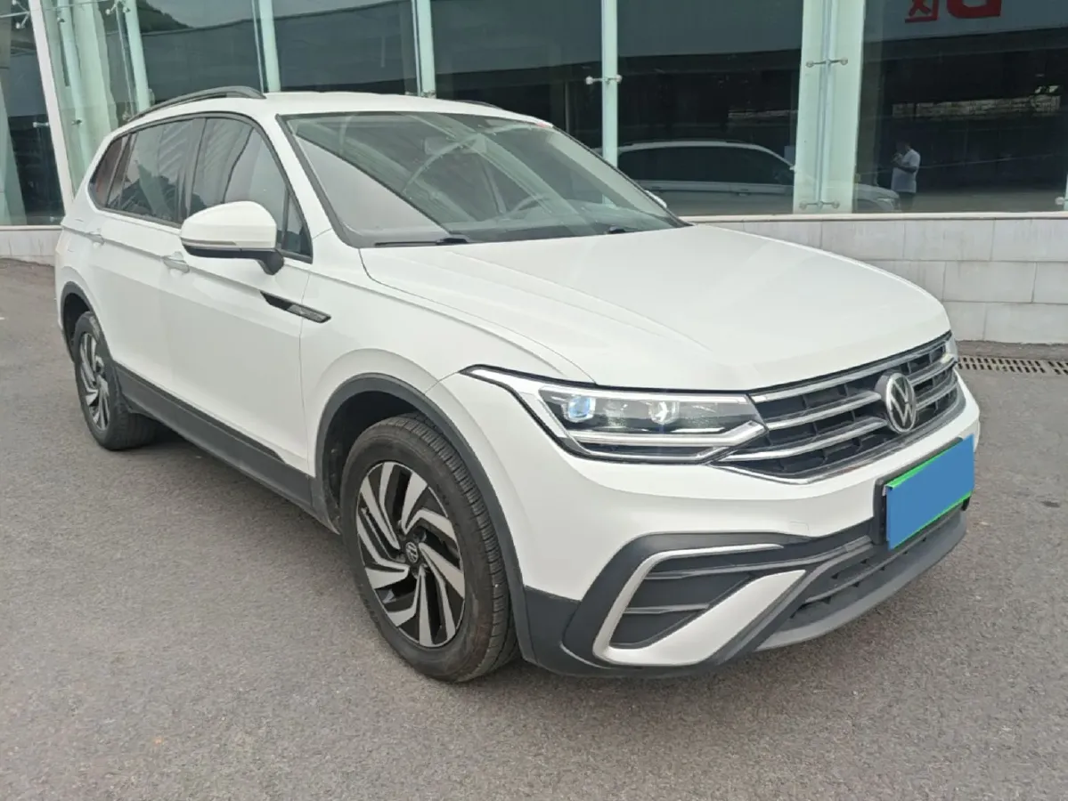 2023 Volkswagen Tiguan L 2.0T 186HP L4 7DCT,autocango,china used car exporter,china ev exporter,chinese used car exporter,chinese used ev exporter