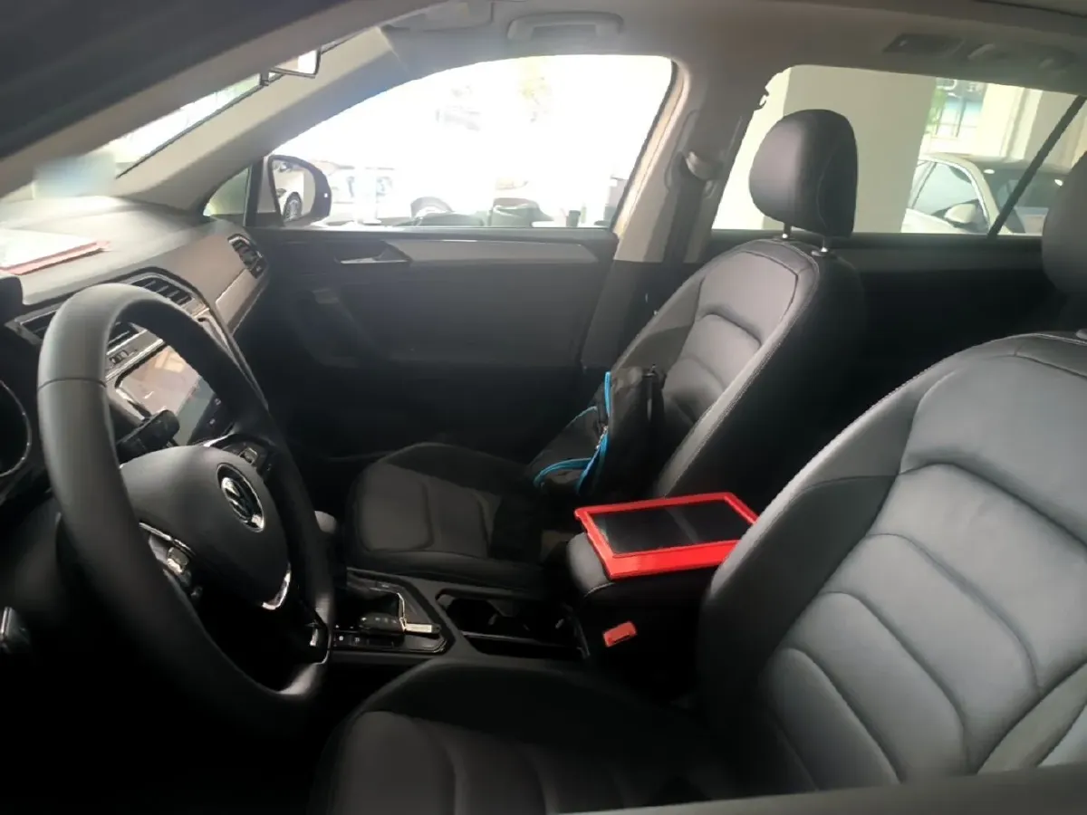 2021 Volkswagen Tiguan L 2.0T 186HP L4 7DCT,autocango,china used car exporter,china ev exporter,chinese used car exporter,chinese used ev exporter