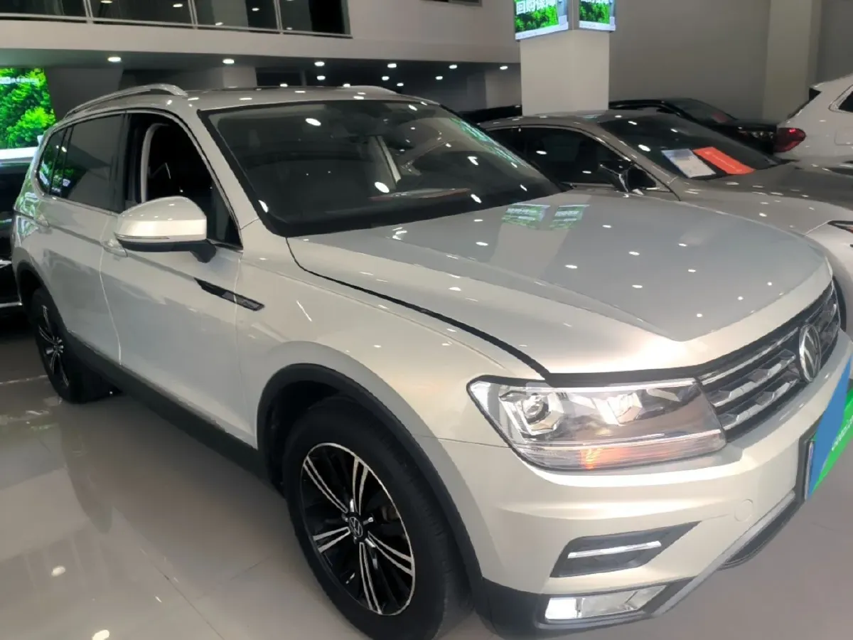 2021 Volkswagen Tiguan L 2.0T 186HP L4 7DCT,autocango,china used car exporter,china ev exporter,chinese used car exporter,chinese used ev exporter