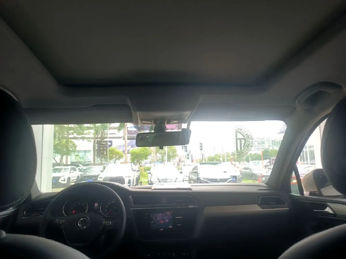 2021 Volkswagen Tiguan L 2.0T 186HP L4 7DCT,autocango,china used car exporter,china ev exporter,chinese used car exporter,chinese used ev exporter