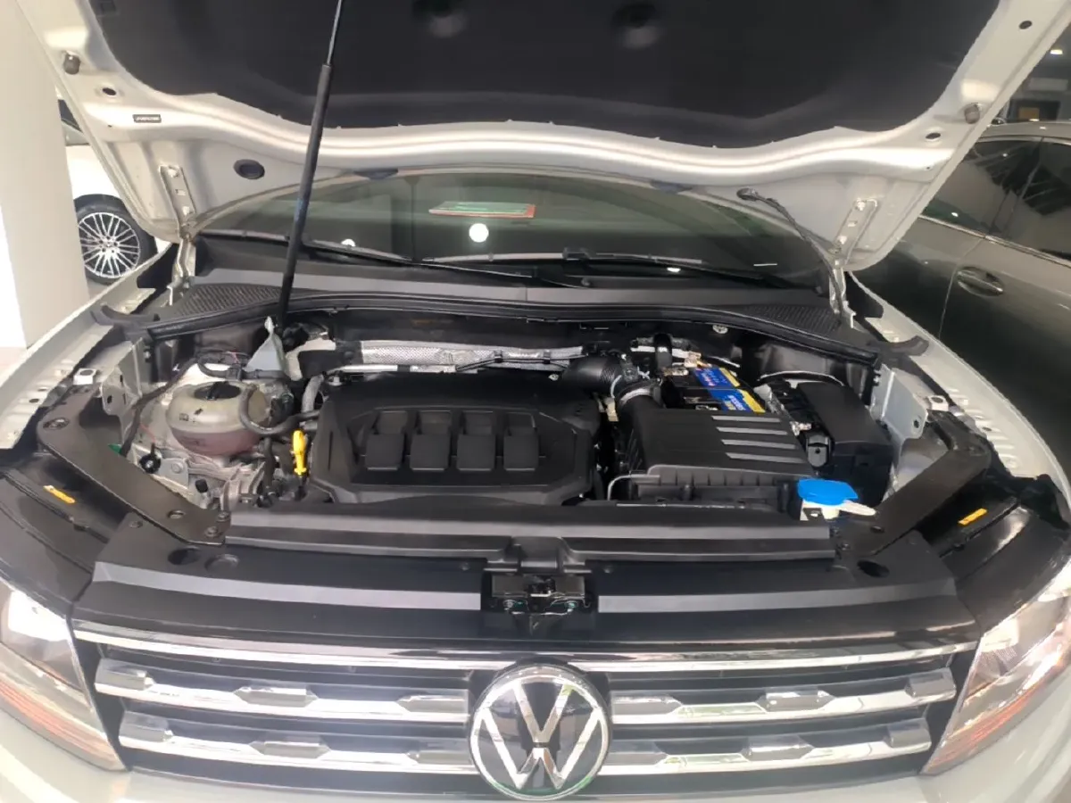 2021 Volkswagen Tiguan L 2.0T 186HP L4 7DCT,autocango,china used car exporter,china ev exporter,chinese used car exporter,chinese used ev exporter