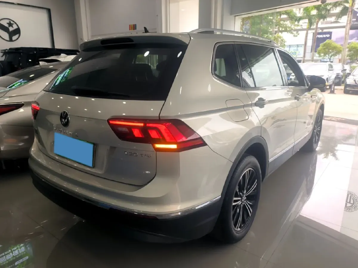 2021 Volkswagen Tiguan L 2.0T 186HP L4 7DCT,autocango,china used car exporter,china ev exporter,chinese used car exporter,chinese used ev exporter