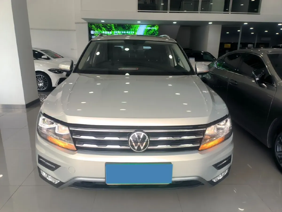 2021 Volkswagen Tiguan L 2.0T 186HP L4 7DCT,autocango,china used car exporter,china ev exporter,chinese used car exporter,chinese used ev exporter