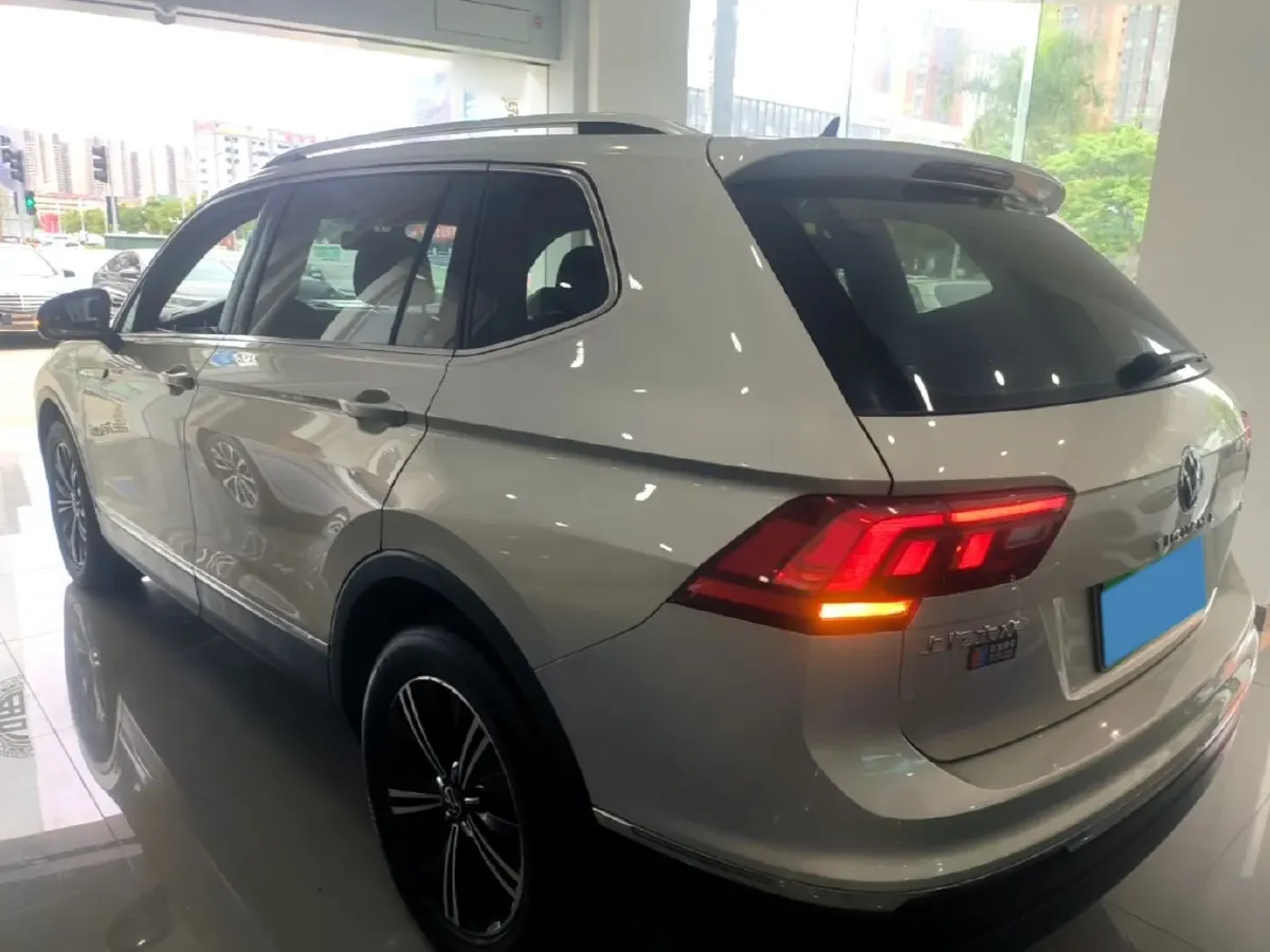 2021 Volkswagen Tiguan L 2.0T 186HP L4 7DCT,autocango,china used car exporter,china ev exporter,chinese used car exporter,chinese used ev exporter