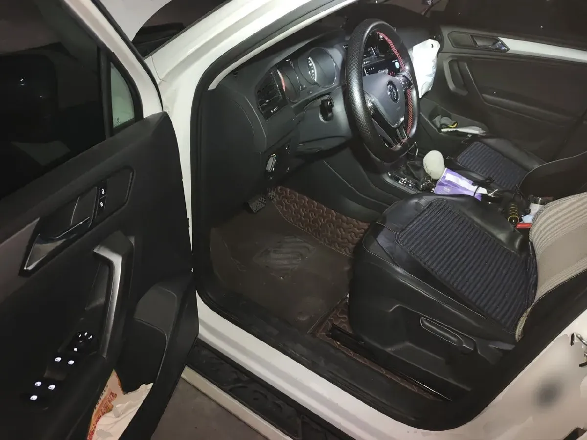 2018 Volkswagen Tiguan L 2.0T 186HP L4 7DCT,autocango,china used car exporter,china ev exporter,chinese used car exporter,chinese used ev exporter