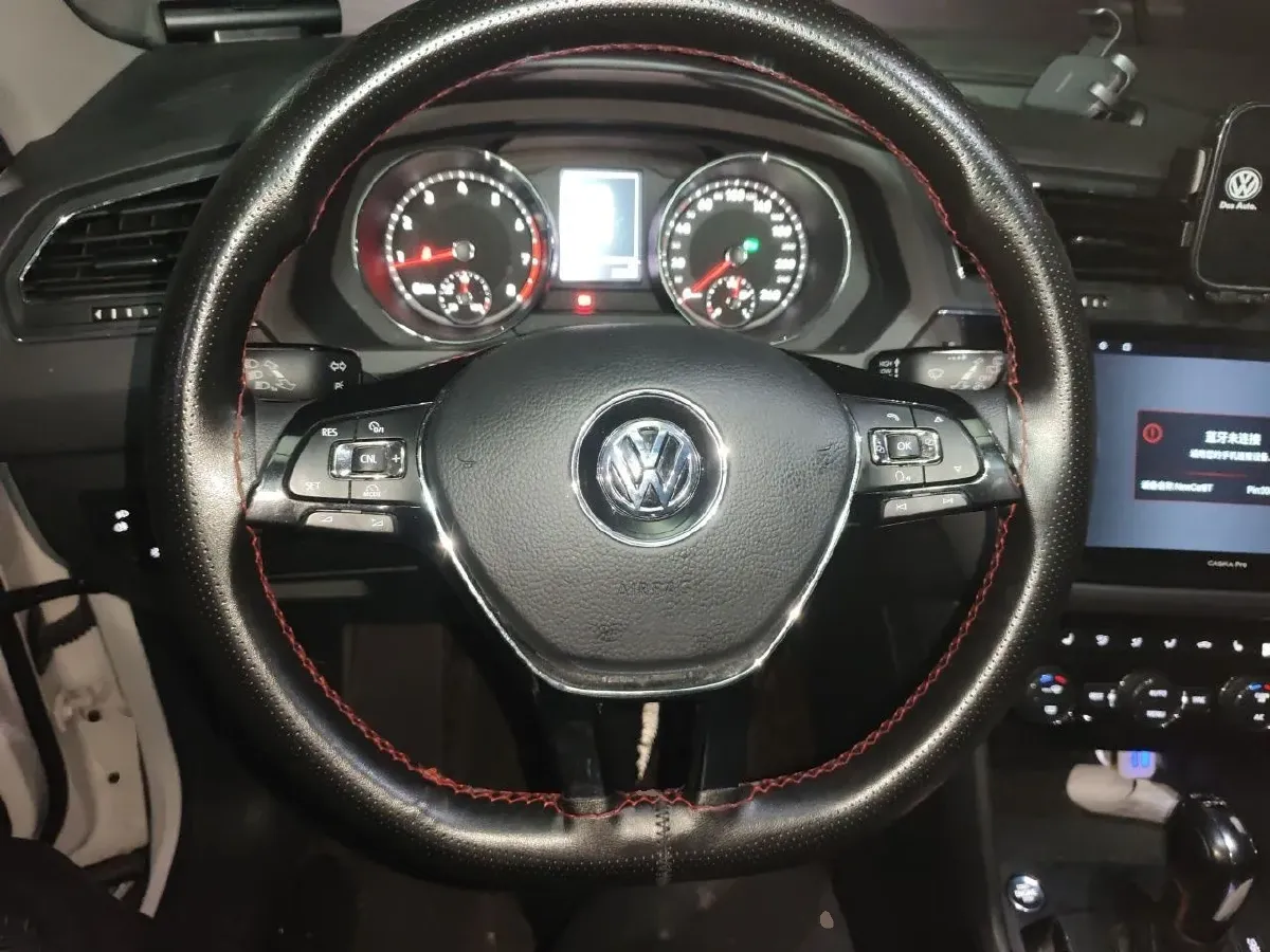 2018 Volkswagen Tiguan L 2.0T 186HP L4 7DCT,autocango,china used car exporter,china ev exporter,chinese used car exporter,chinese used ev exporter