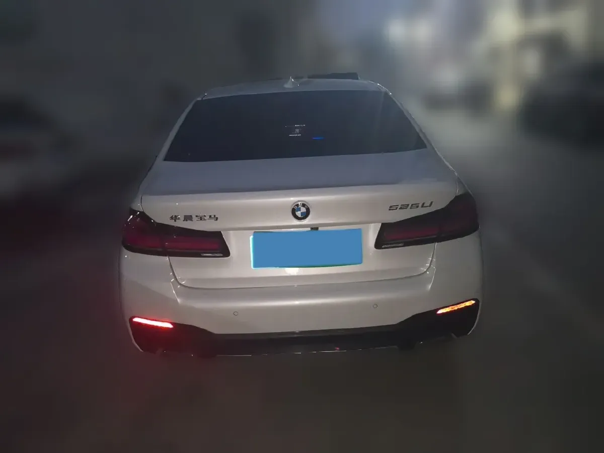 2022 BMW 5 Series 2.0T 184HP L4 8AT,autocango,china used car exporter,china ev exporter,chinese used car exporter,chinese used ev exporter