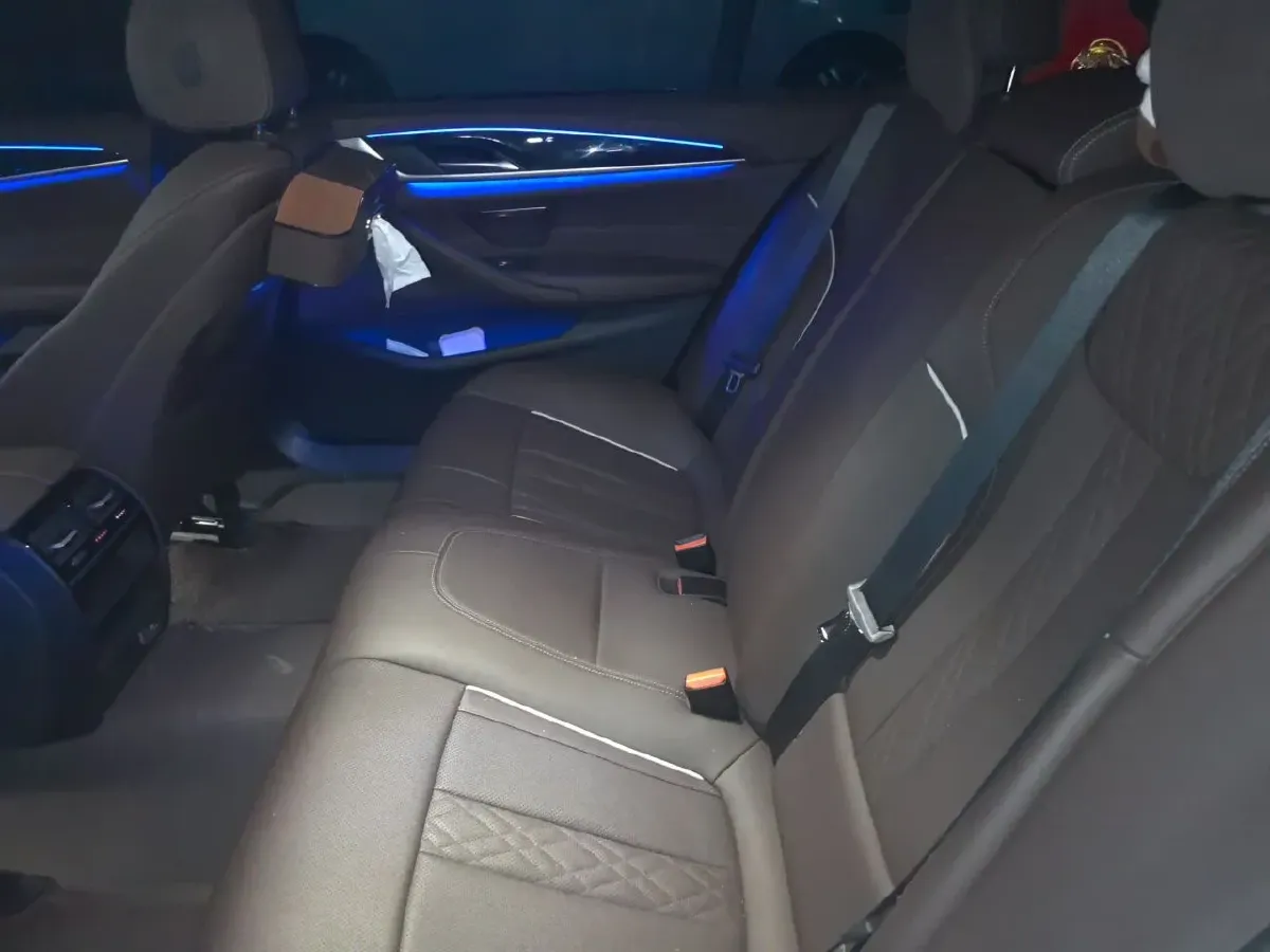 2022 BMW 5 Series 2.0T 184HP L4 8AT,autocango,china used car exporter,china ev exporter,chinese used car exporter,chinese used ev exporter