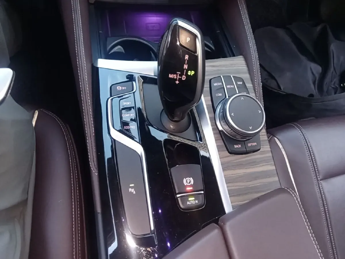 2020 BMW 5 Series 2.0T 252HP L4 8AT,autocango,china used car exporter,china ev exporter,chinese used car exporter,chinese used ev exporter