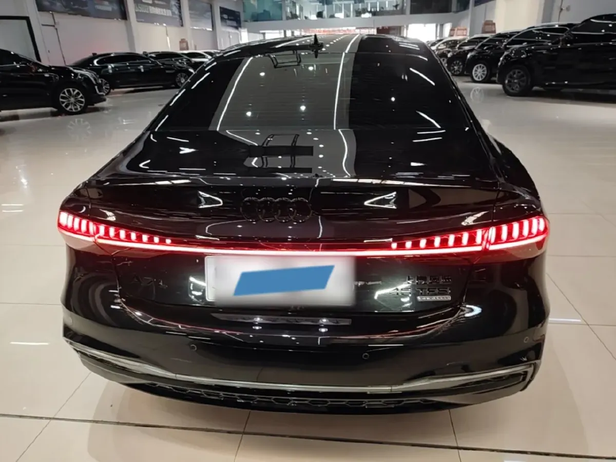2024 Audi A7L 2.0T 245HP L4 7DCT,autocango,china used car exporter,china ev exporter,chinese used car exporter,chinese used ev exporter