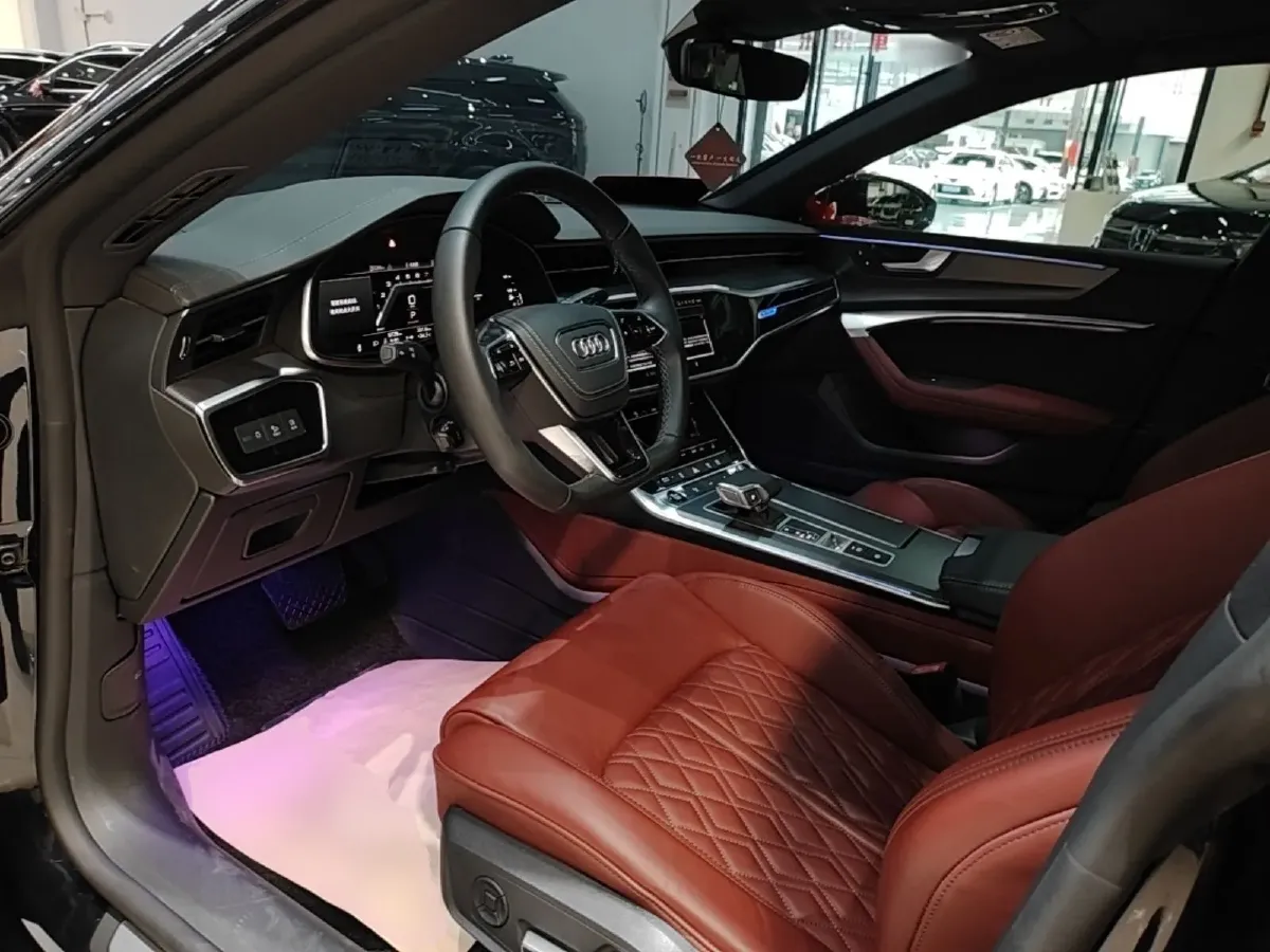 2024 Audi A7L 2.0T 245HP L4 7DCT,autocango,china used car exporter,china ev exporter,chinese used car exporter,chinese used ev exporter