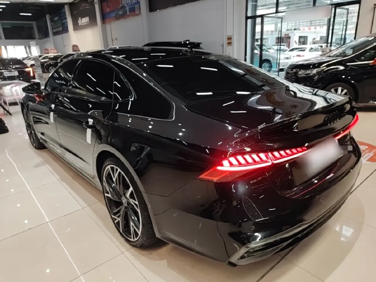 2024 Audi A7L 2.0T 245HP L4 7DCT,autocango,china used car exporter,china ev exporter,chinese used car exporter,chinese used ev exporter