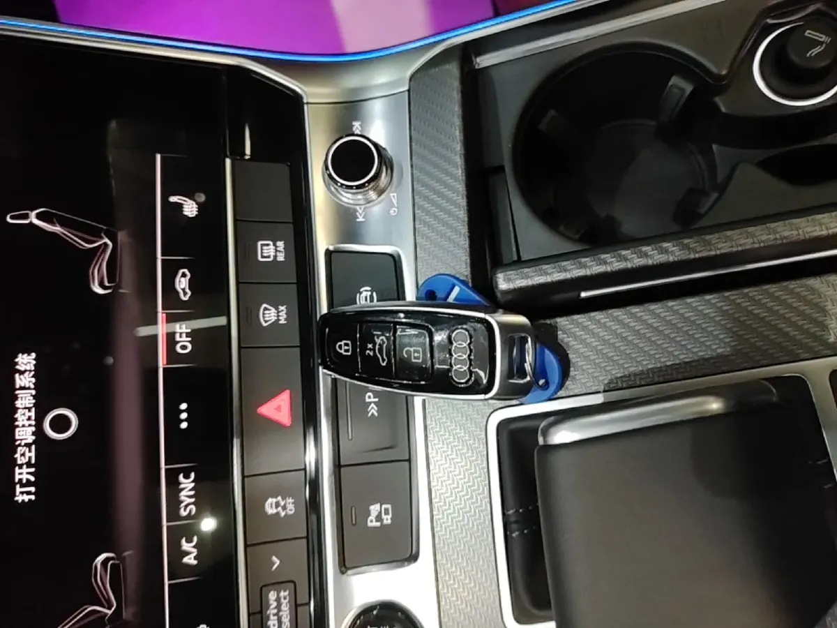 2024 Audi A7L 2.0T 245HP L4 7DCT,autocango,china used car exporter,china ev exporter,chinese used car exporter,chinese used ev exporter