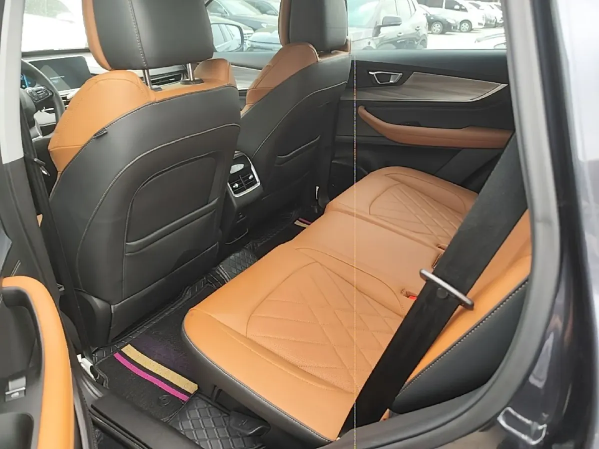 2021 Chery Tiggo 8 Plus 1.6T 197HP L4 7DCT,autocango,china used car exporter,china ev exporter,chinese used car exporter,chinese used ev exporter