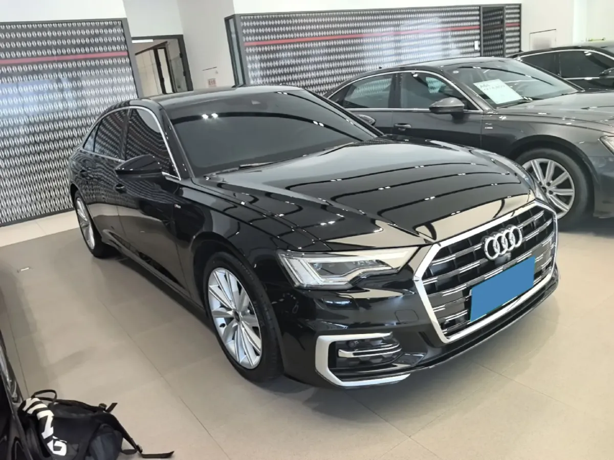 2024 Audi A6L 2.0T 245HP L4 7DCT,autocango,china used car exporter,china ev exporter,chinese used car exporter,chinese used ev exporter