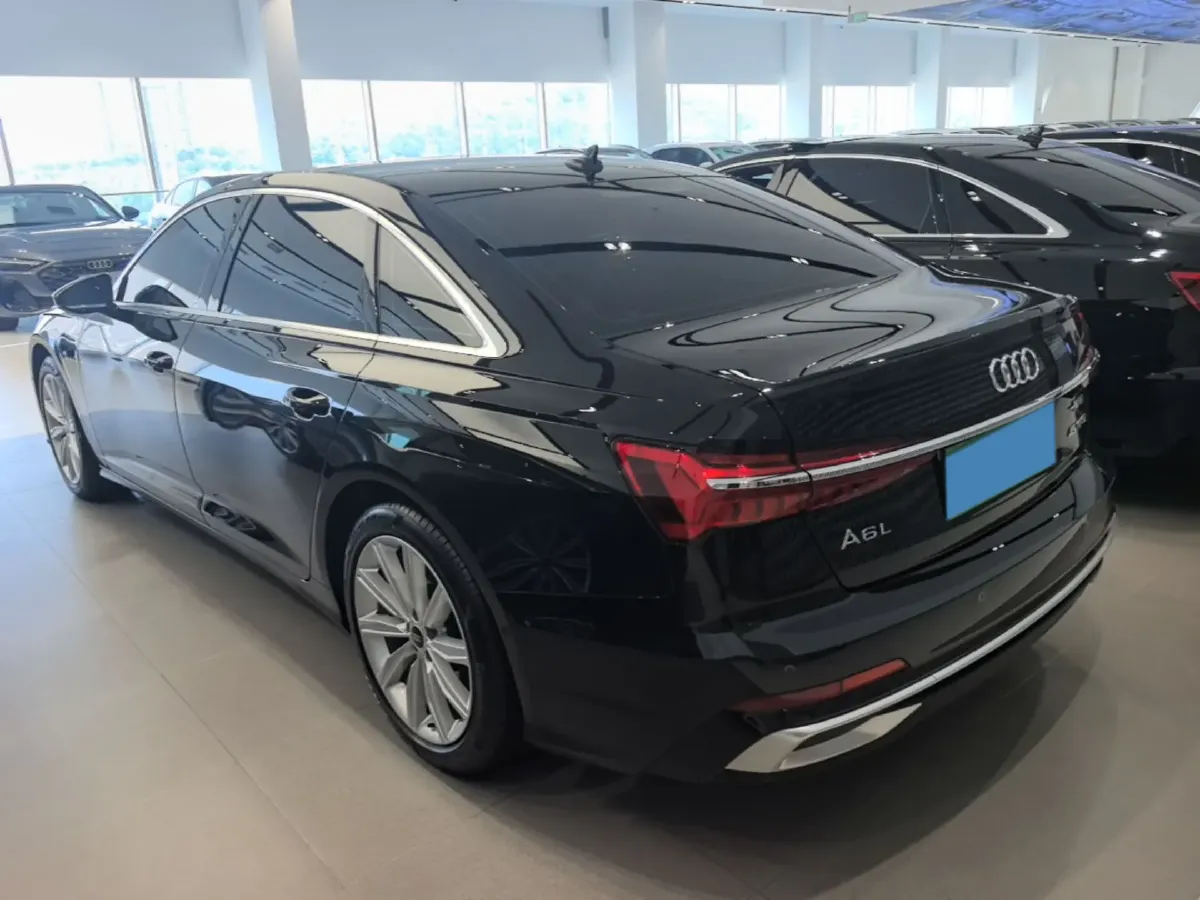 2024 Audi A6L 2.0T 245HP L4 7DCT,autocango,china used car exporter,china ev exporter,chinese used car exporter,chinese used ev exporter